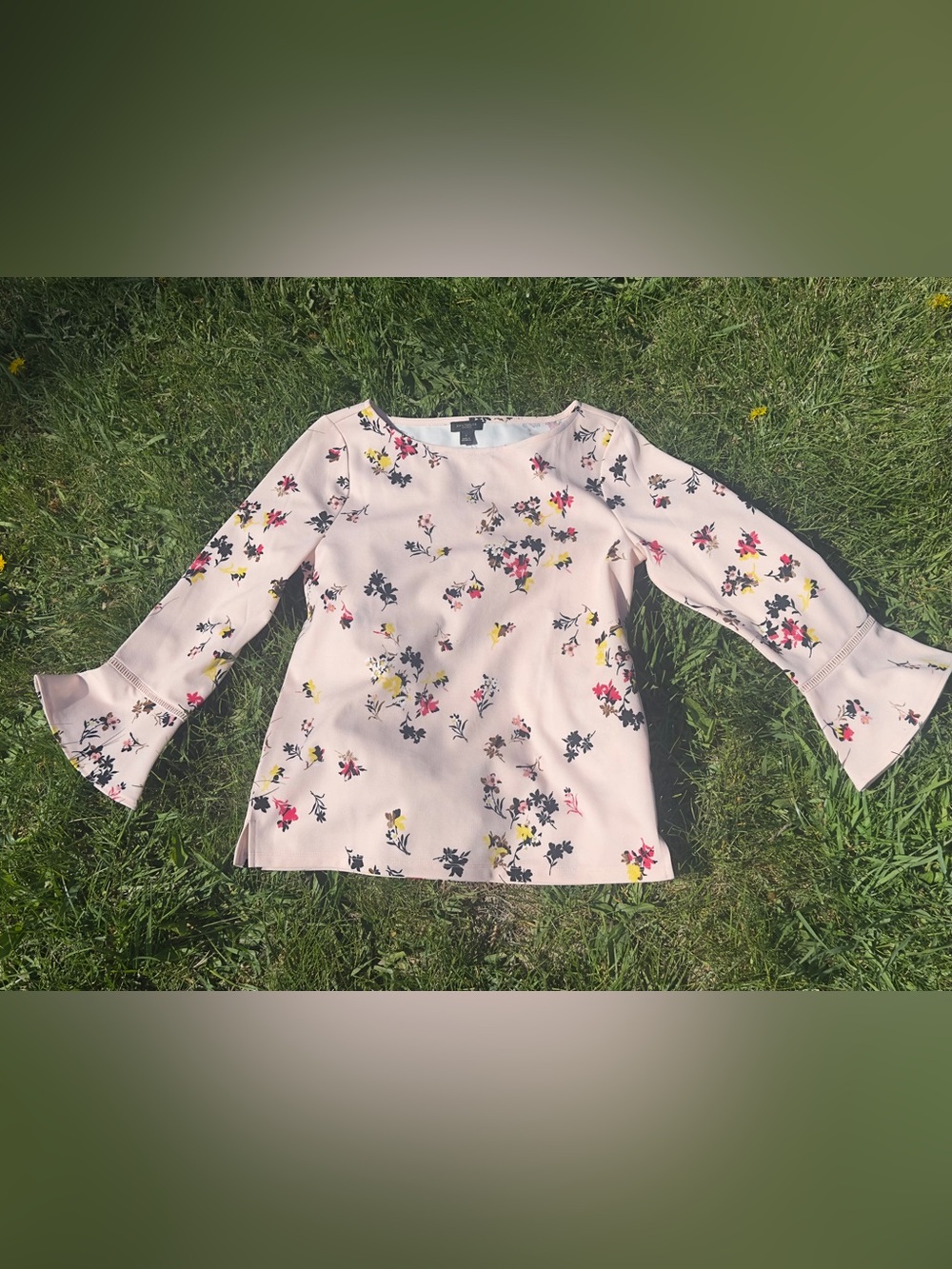 Ann Taylor Factory Floral Cutout Cuff Top Size Small NWT